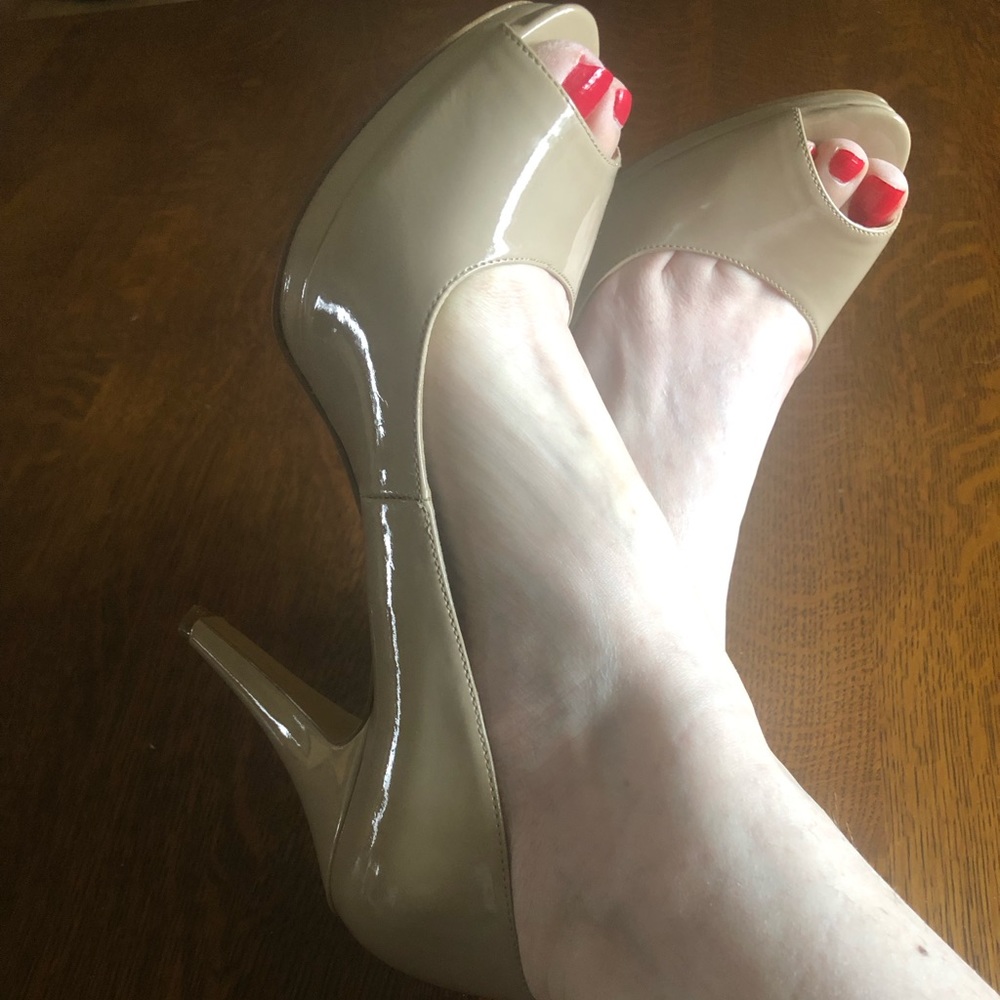 Nine West beige, cream, nude patent stiletto high heels | size 9